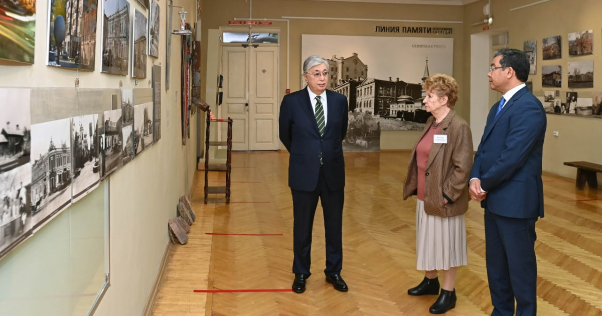 Президент Семейдегі бейнелеу өнері музейін аралады