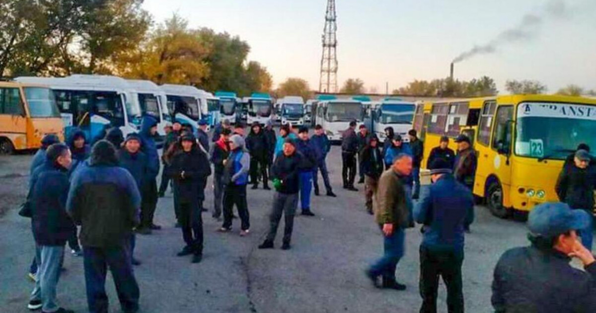Талдықорғанда автобус жүргізушілері жаппай наразылыққа шықты