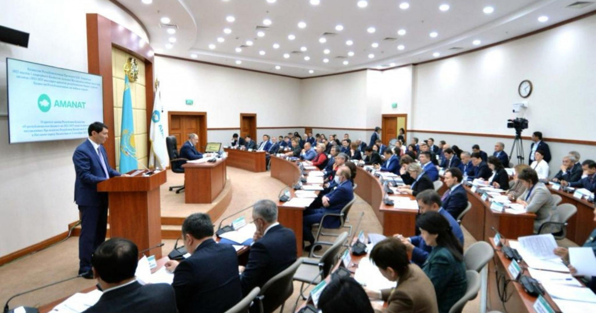 «АМАNАТ» фракциясы 2023-2025 жылдарға арналған республикалық бюджет жобасын талқылады