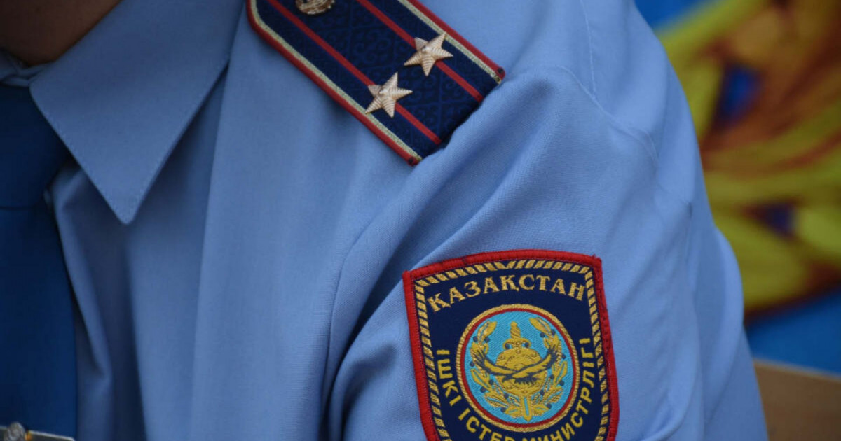 Алматыда полиция подполковнигін соққыға жыққан 5 ер адам ұсталды