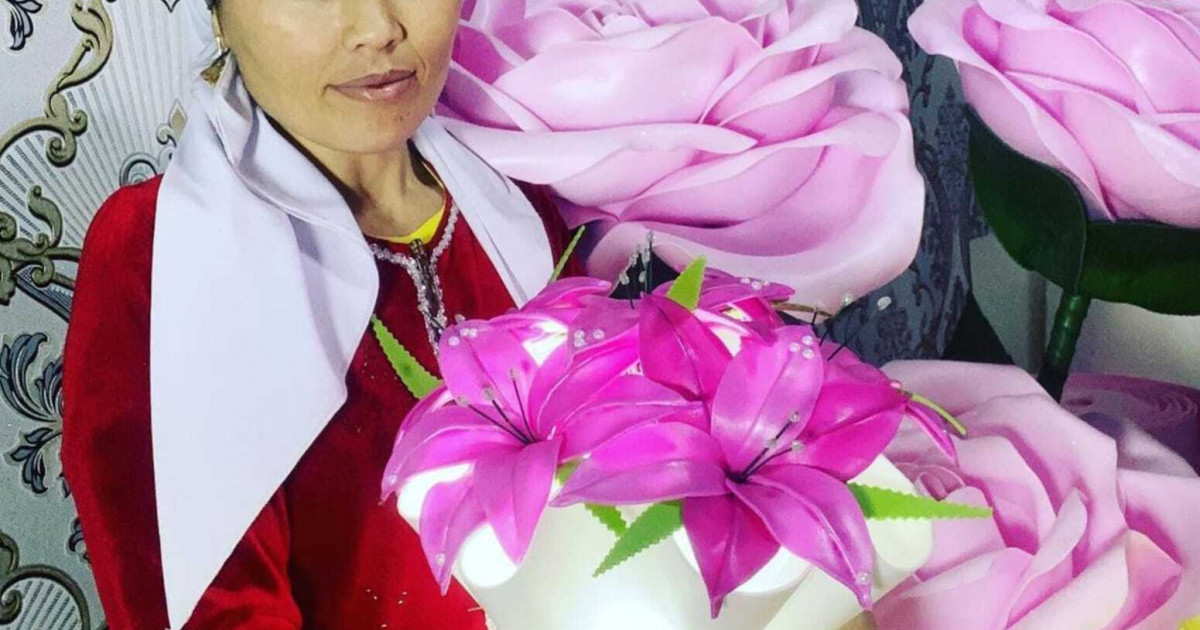 Гүл шамдар жасап сататын көпбалалы ана