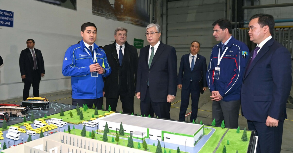 Президент автобус және коммерциялық техника өндіретін зауыт жұмысымен танысты