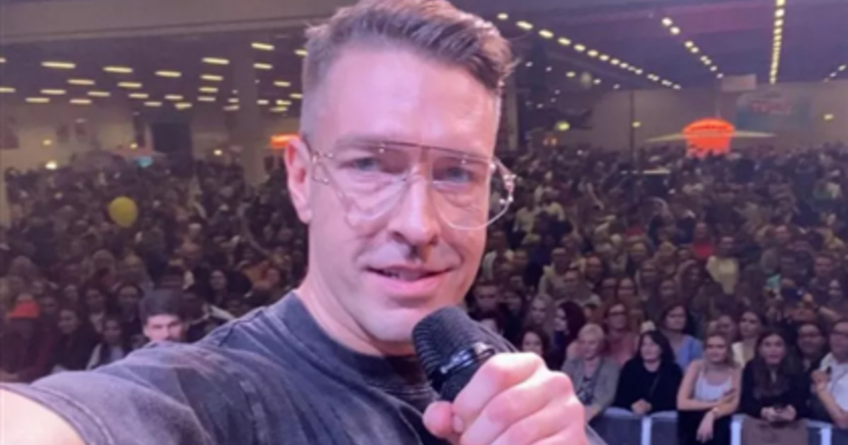 «Күтіңдер»: сынға іліккен ресейлік блогер Қазақстанға келе жатыр