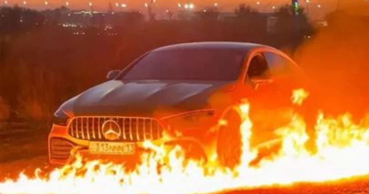 Танымал блогер 90 миллион теңге тұратын көлігін өртеп жіберді (ВИДЕО)