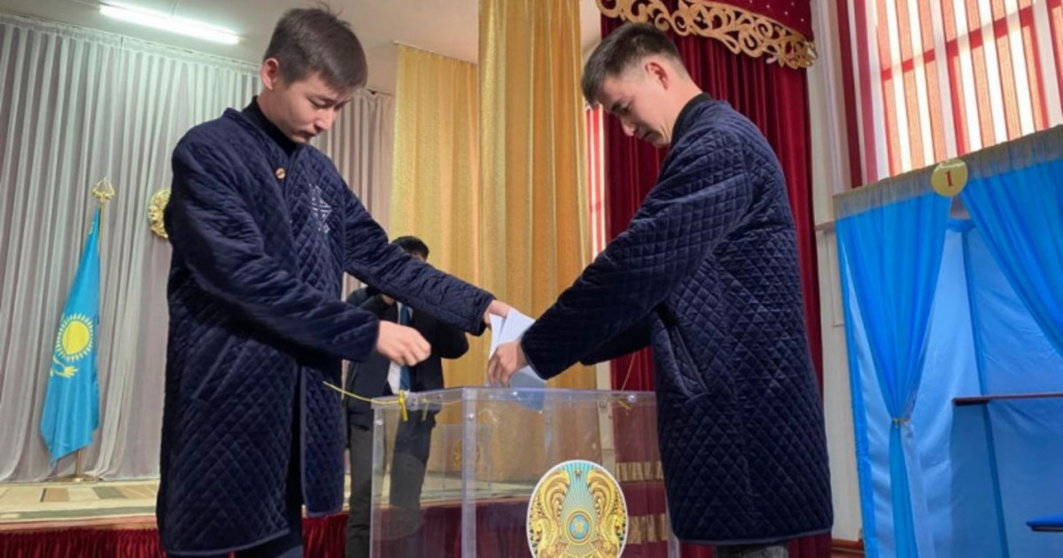 Тараздық егіздер сайлауда алғаш рет дауыс берді