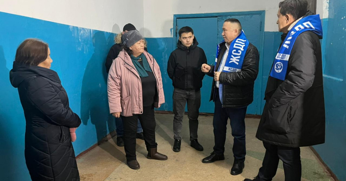 Нұрлан Әуесбаев елордалық жатақханада тұрғындармен кездесу өткізді