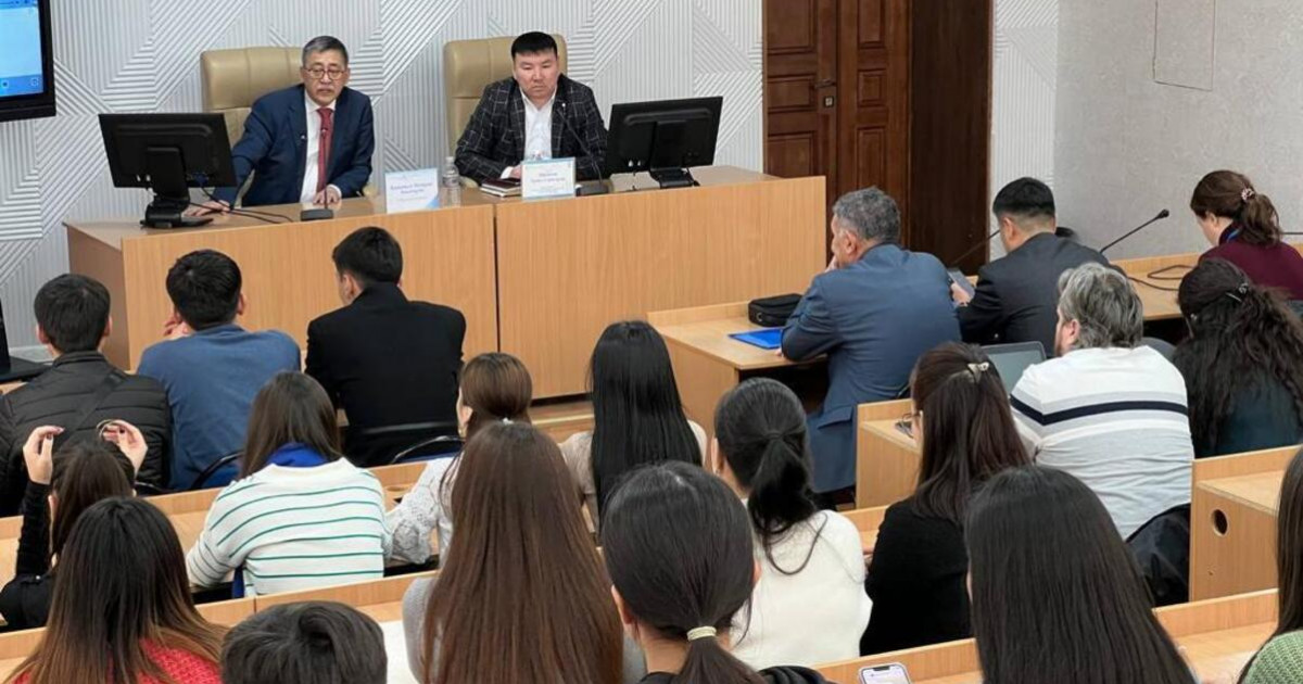 Мейрам Қажыкен Шымкентте студенттермен кездесті