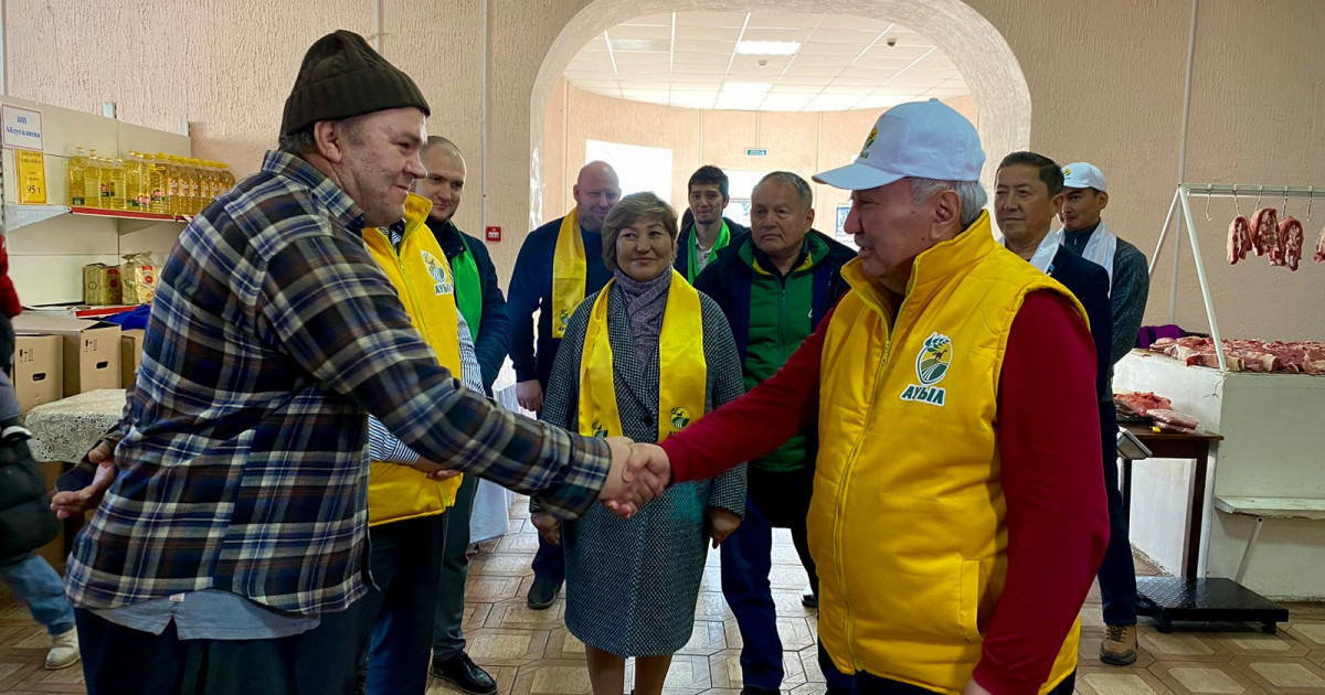 Жигули Дайрабаев Екібастұз қаласының орталық базарына барды