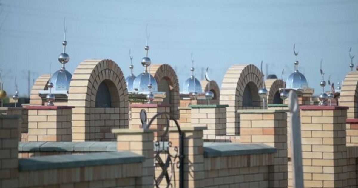 Өскеменде 10-ға жуық зиратты бүлдірген ер адам ұсталды
