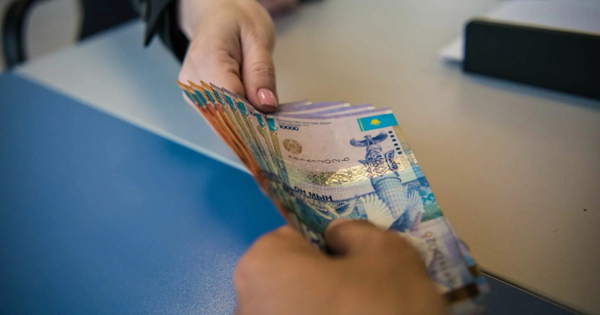Пара алған білім бөлімінің бас маманы ұсталды