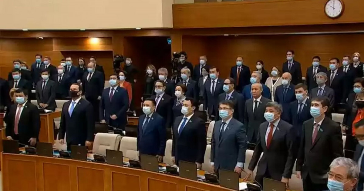 Бір минут үнсіздік: Мәжіліс депутаттары қаңтар құрбандарын еске алды