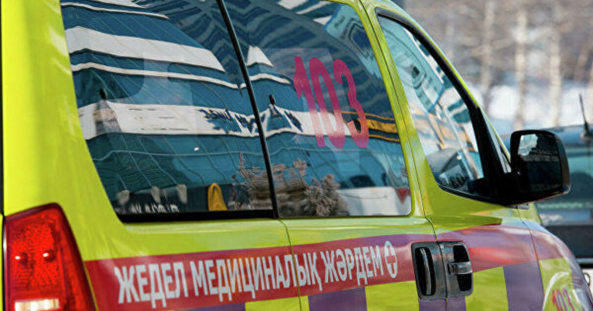 Спорт кешенінің шатырын жауып жатқан бес адам жарақат алды
