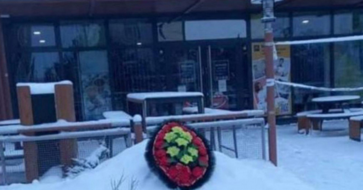 McDonald's алдына аза тұту гүлдестесін қойған ер адам ұсталды