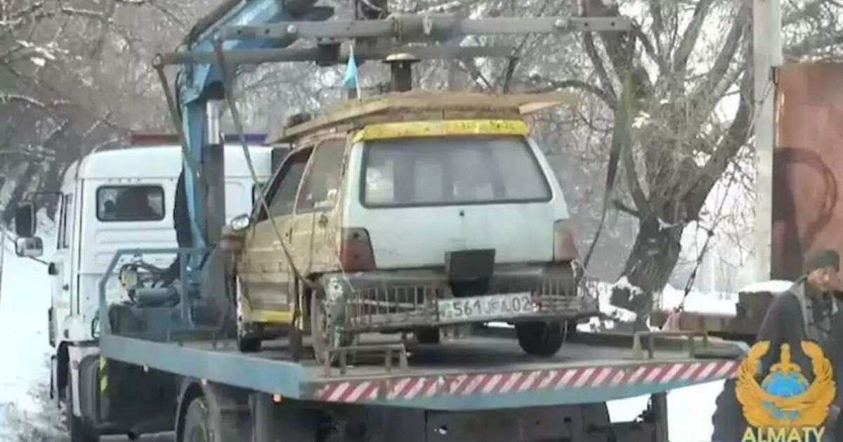 Көлігіне ағашпен жағылатын пеш жасаған зейнеткер ұсталды (ВИДЕО)
