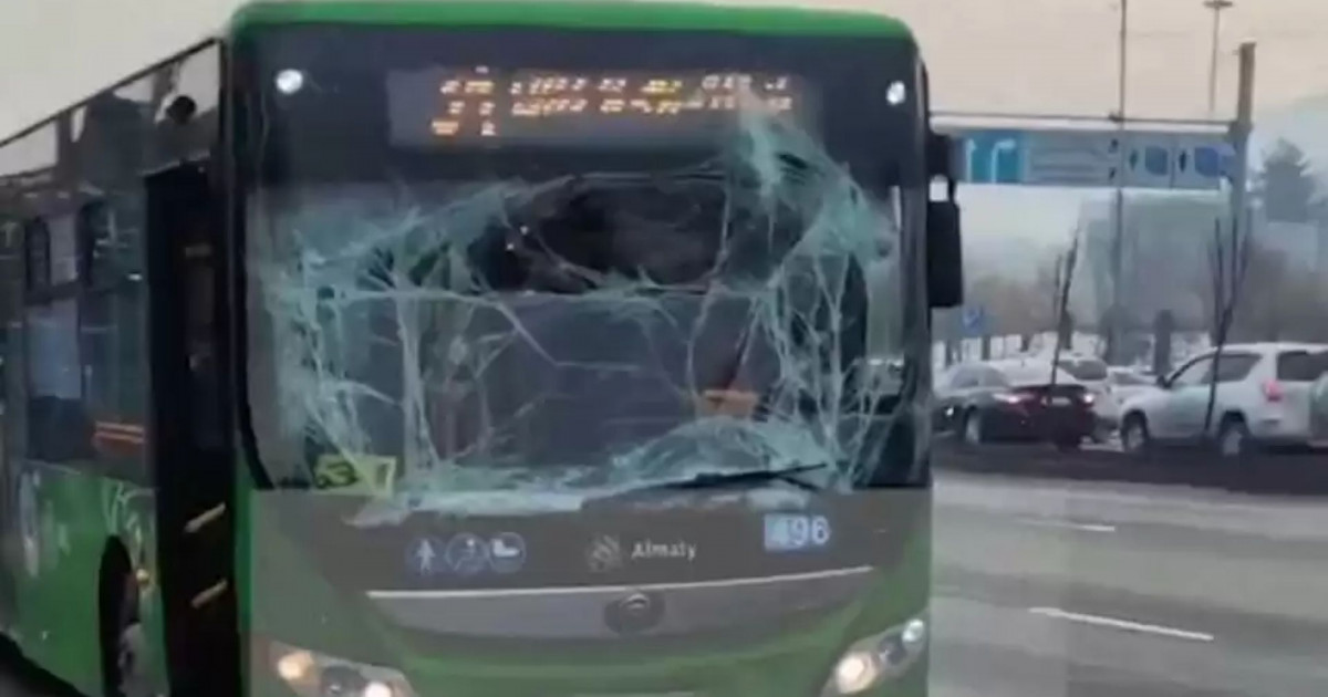 Алматыда 2 автобус соқтығысты: зардап шеккендер бар