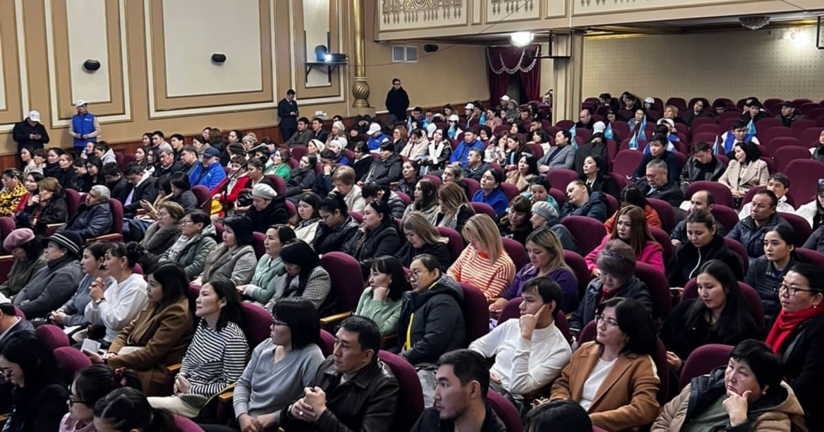 Сайлаушылармен салиқалы кездесу, салмақты әңгіме болды