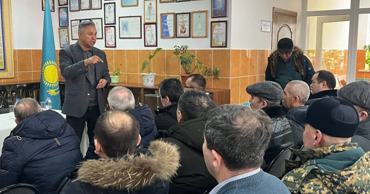 «Ақ жол» демократиялық партиясының үгіт-насихат тобы №3 автопарктің еңбек ұжымымен кездесті