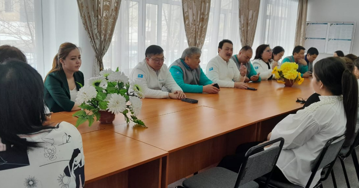 Үміткерлер Ұлытау облысында ұстаздармен жүздесті