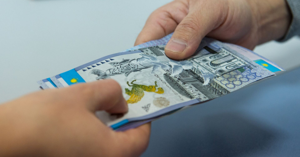 Пара алған: Ақтөбеде мектеп директоры 18 млн теңге айыппұл төлейді