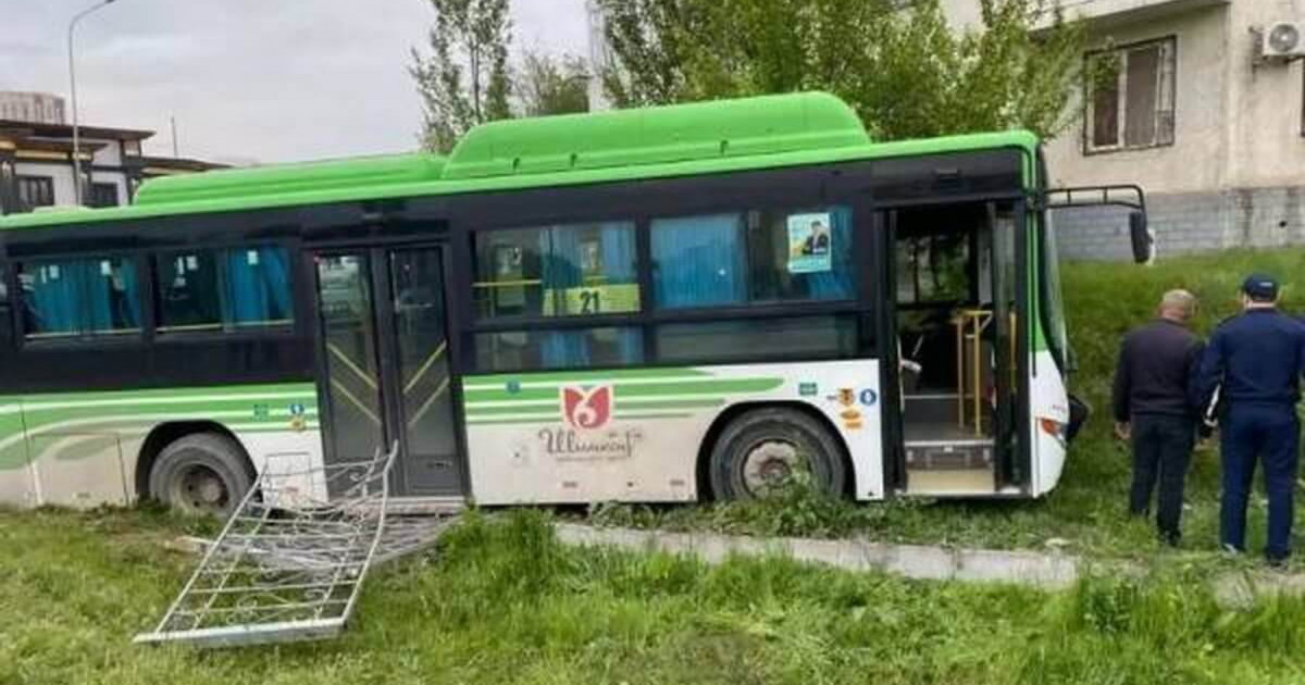 Шымкентте жүргізушісі жоқ автобус қаққан 4 адамның кім екені белгілі болды
