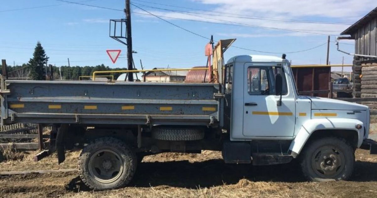 Жүк көлігін жөндеп жатқан жүргізуші үйінде қаза болды