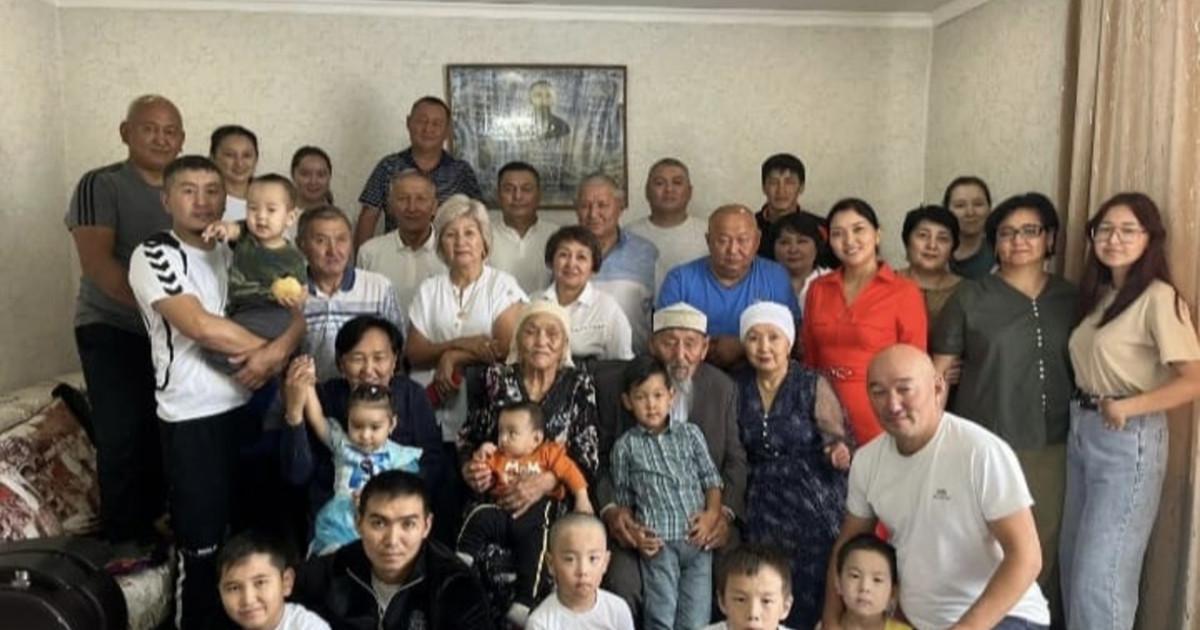9 баладан 32 немере, 30 шөбере сүйген отбасы