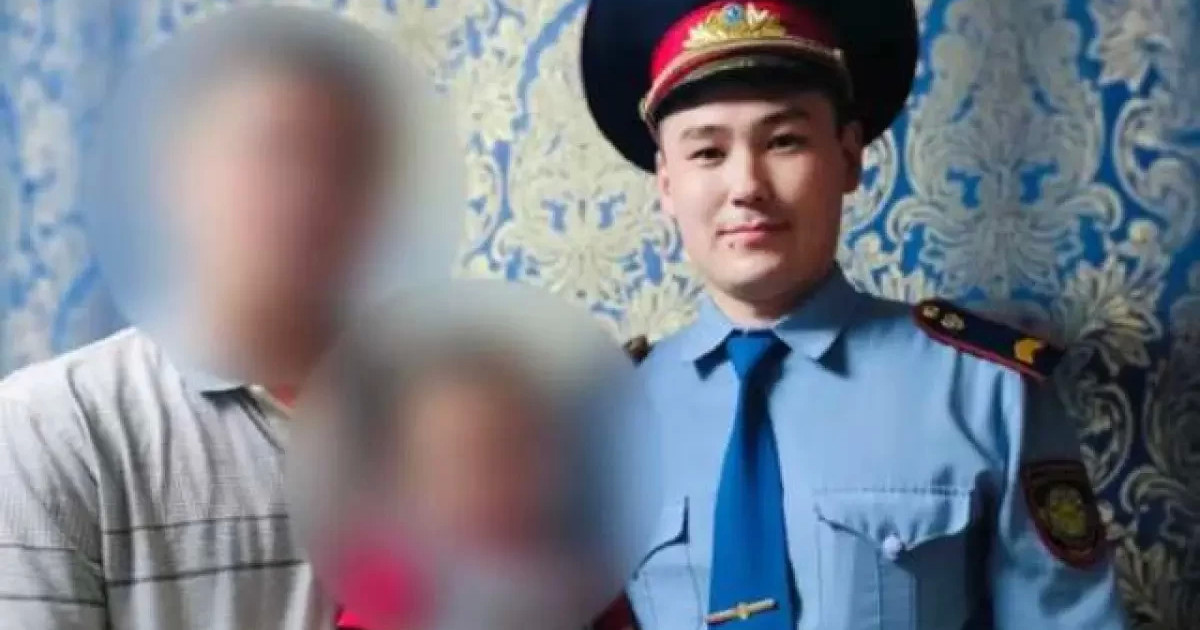 Полиция қызметкері тыныс алмай жатқан сәбиді аман алып қалды