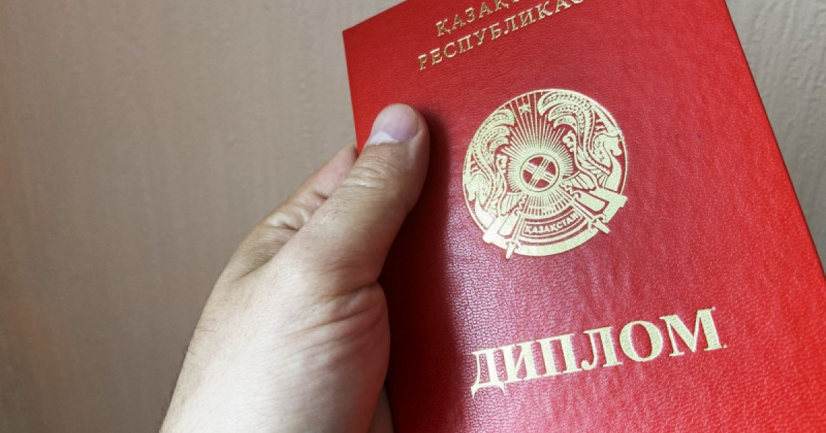 Екібастұз тұрғыны медбике болу үшін жалған диплом жасатқан