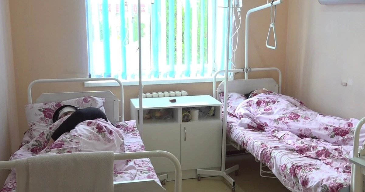 «Басымнан теуіп жатқаны есімде»: жансақтау бөлімінде жатқан талғарлық дәрігер сұхбат берді