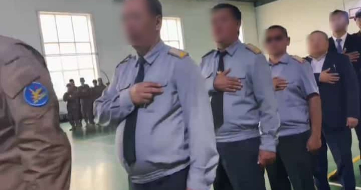 Атырау облысында Әнұранды құрметтемеген әскери қызметкер жазаланды