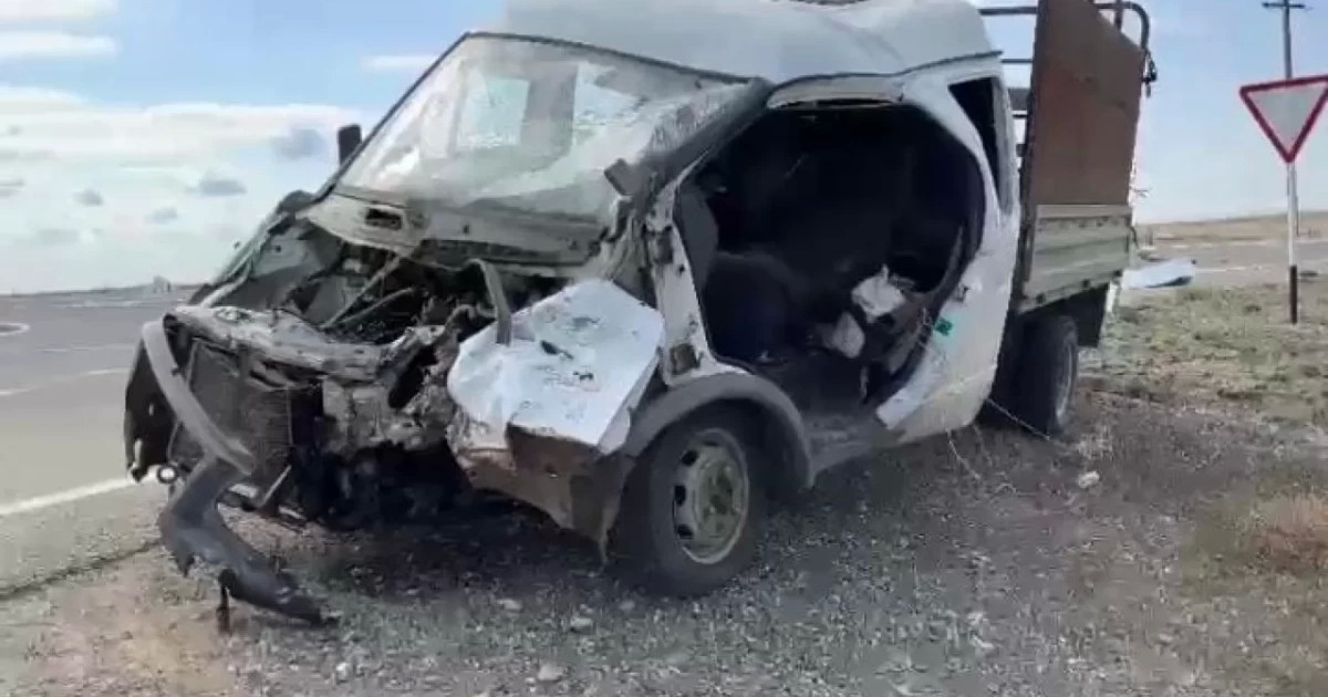 Ақтөбеде мәйітті жерлеуге бара жатқандар жол апатына ұшырады