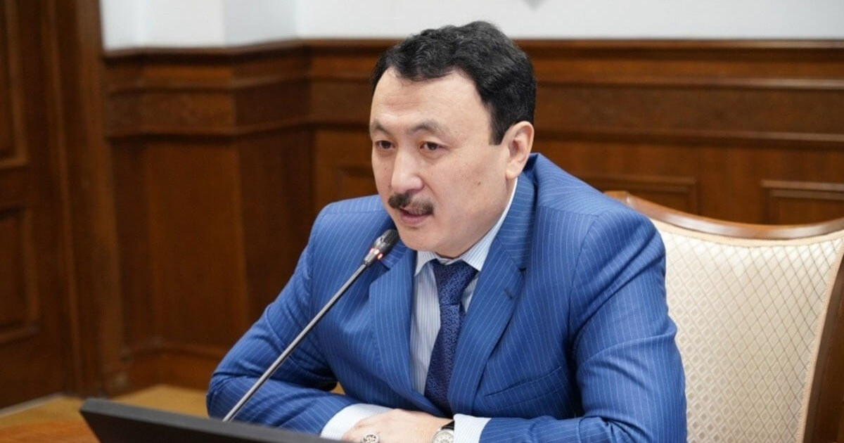 Паранжамен тұмшаланған қаршадай қыздар, сақалын жалбыратқан ұлдарды көргенде қабырғаң қайысады – Аманжол Әлтай