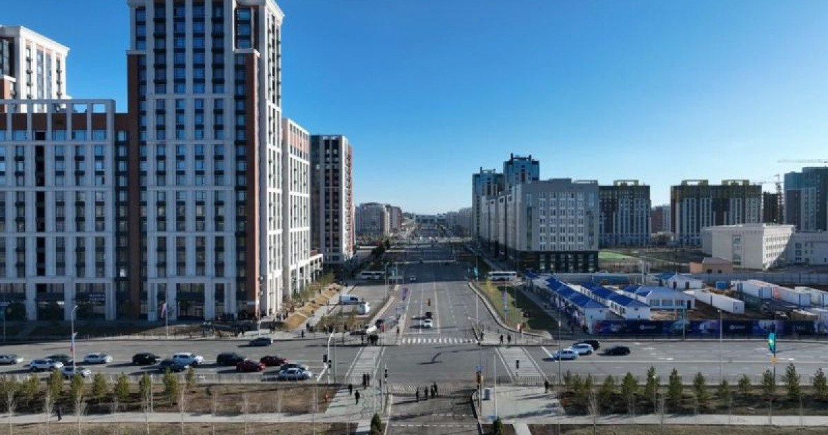 Астанада 18 жастағы қыз терезеден құлап, көз жұмды (ВИДЕО)