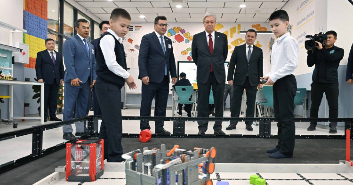 Мемлекет басшысы «SANA» оқушылар сарайын аралап көрді