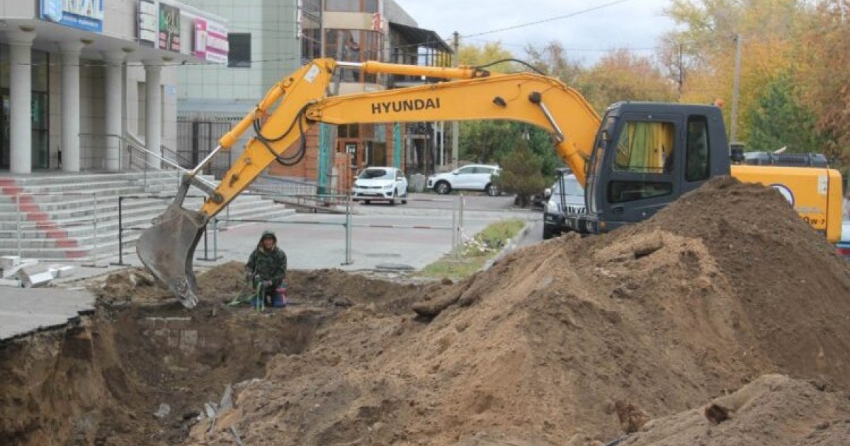 Павлодарда шұңқыр қазған екі адамды топырақ басып қалды