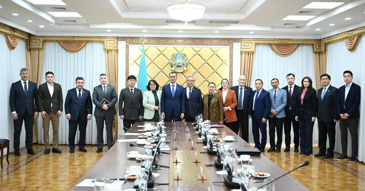 Мәулен Әшімбаев: Ұлттық құндылықтарымыз біздің бағдар ұстайтын темірқазығымыз болуы керек