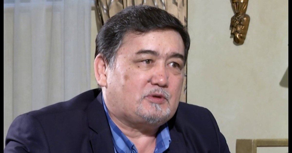 Жазушы Қали Сәрсенбай бір кездері отбасымен тауық қорада, гаражда тұрғанын айтты (ВИДЕО)