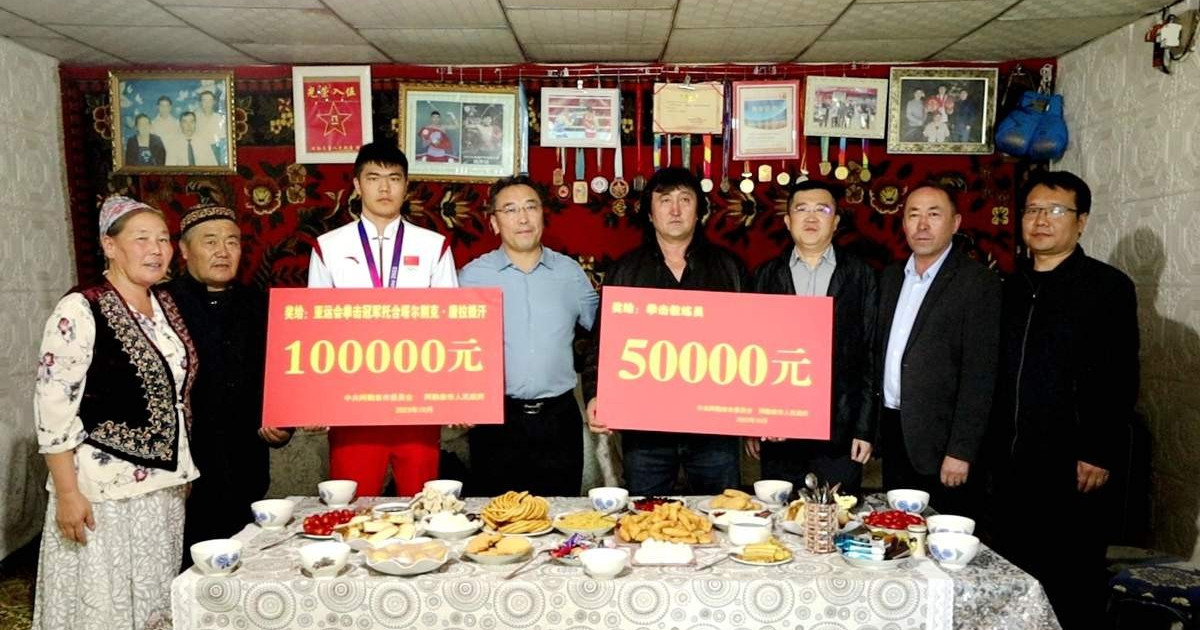 Қытайда туып-өскен боксшы Тоқтарбек Таңатқанға 100 мың юань (6,5 миллион теңге) көлемінде сыйақы берілді