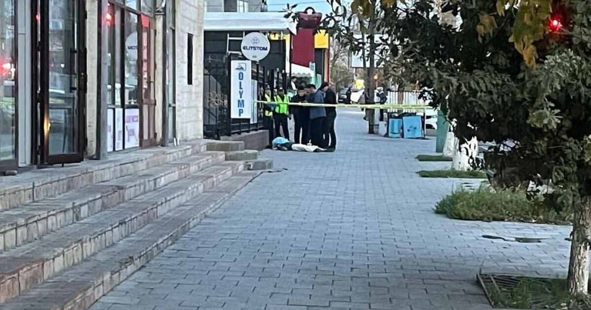 Шымкентте ер адам танысын көшеде ұрып өлтірген