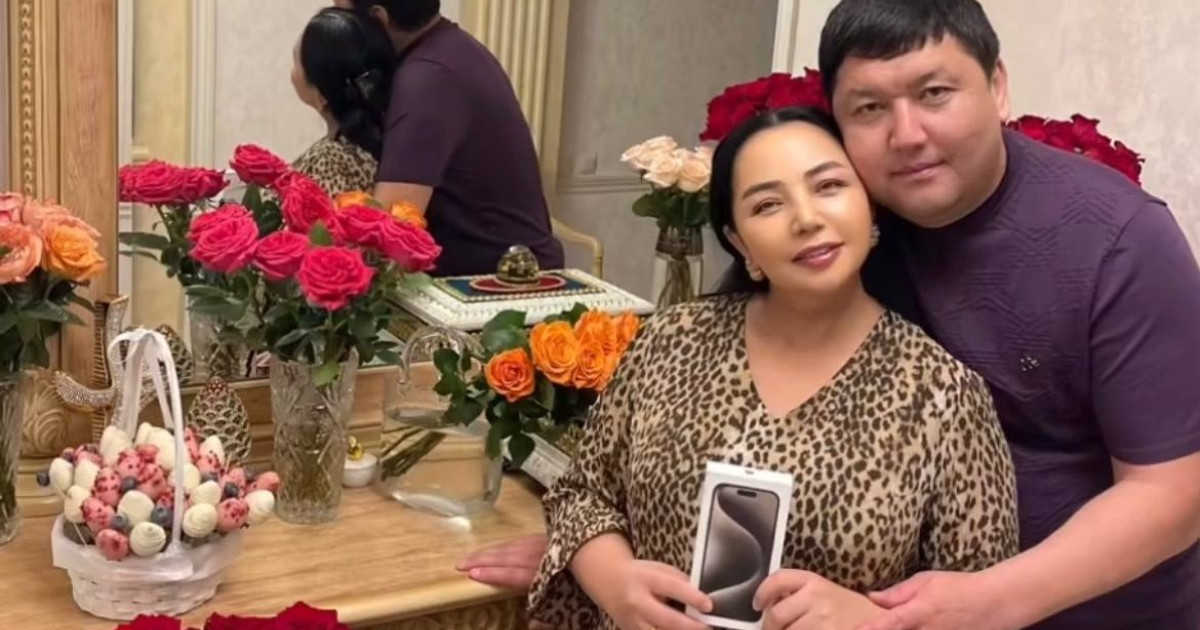 Алтынай Жорабаева күйеуі сыйлаған сыйлықтарын көрсетіп мақтанды (ВИДЕО)