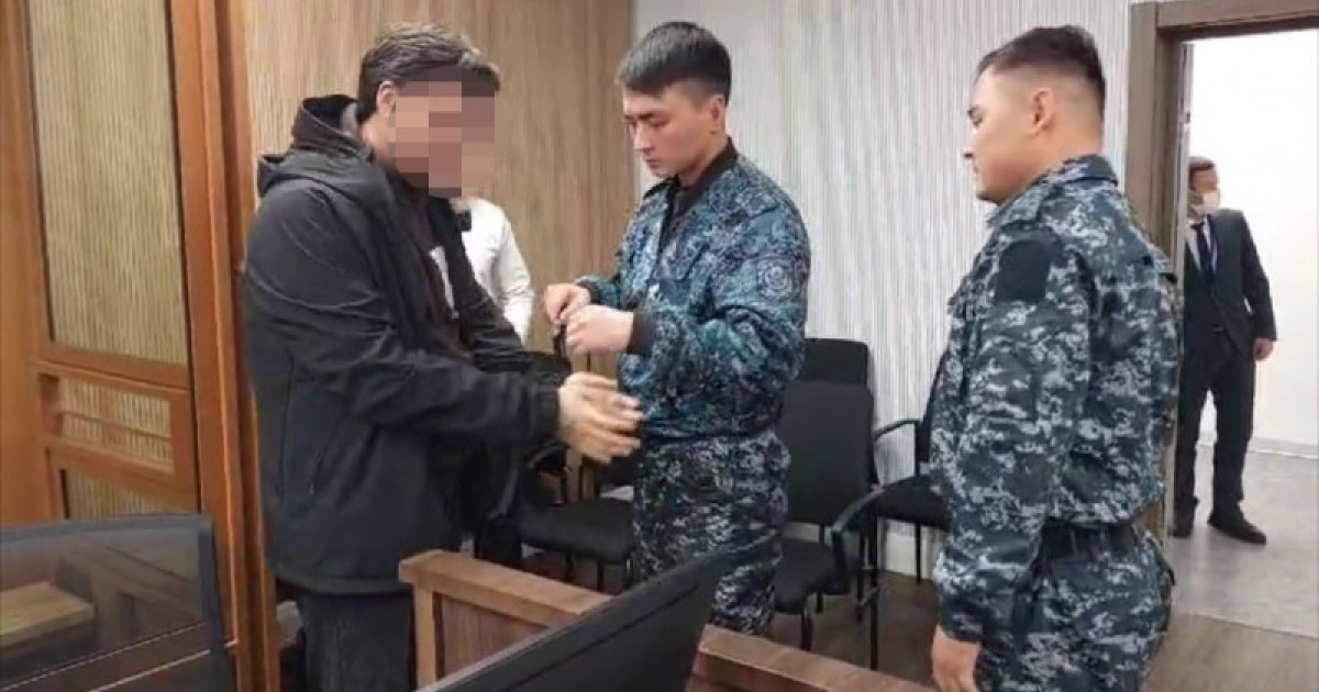 Нәжісін жегізген: Астанада қарттарды мазақ еткен медициналық университеттің студенті сотталды