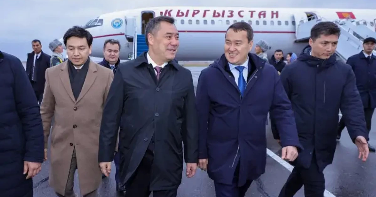 Әлихан Смайылов Астана әуежайында Қырғызстан президентін қарсы алды