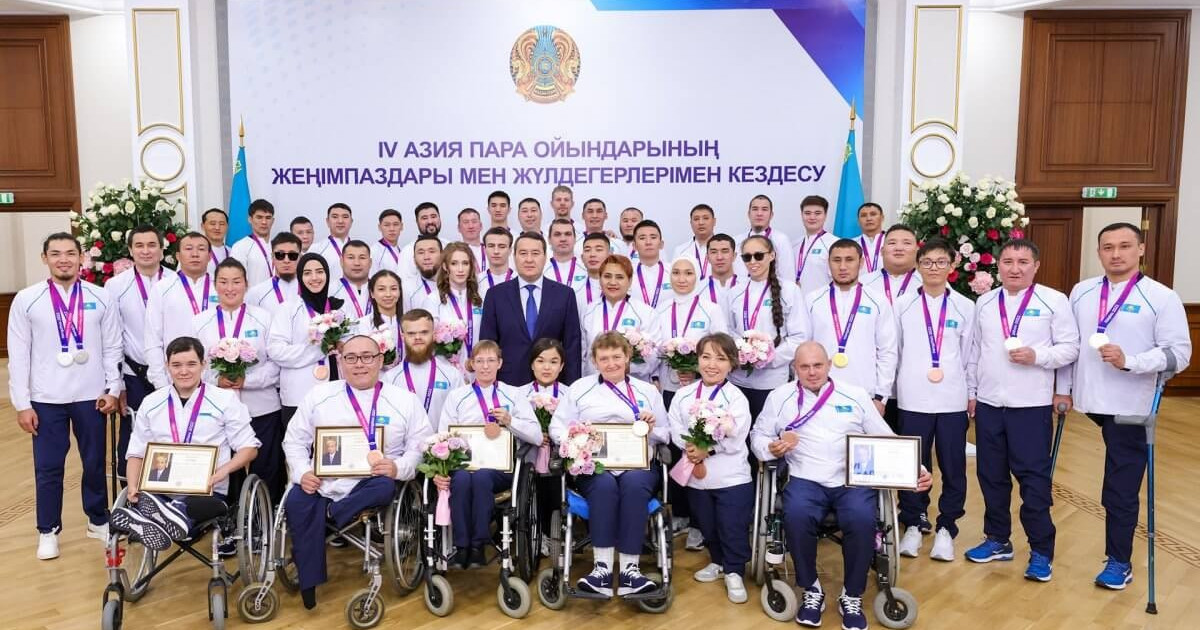 Смайылов Азия Пара ойындарының жеңімпаздарымен кездесті