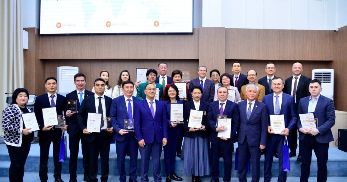 Үздік университеттерге әлемдік рейтингтің естелік белгілері мен сертификаттары табыс етілді