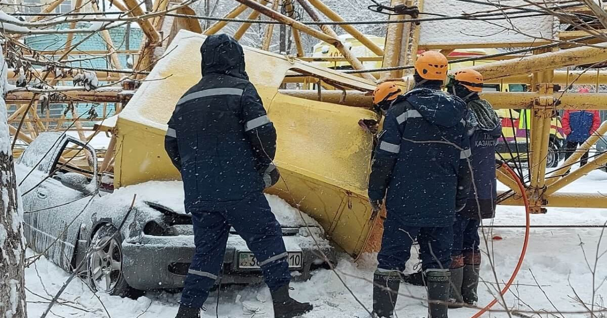 Қостанайда құрылыс алаңында кран құлап, бір адам қаза тапты