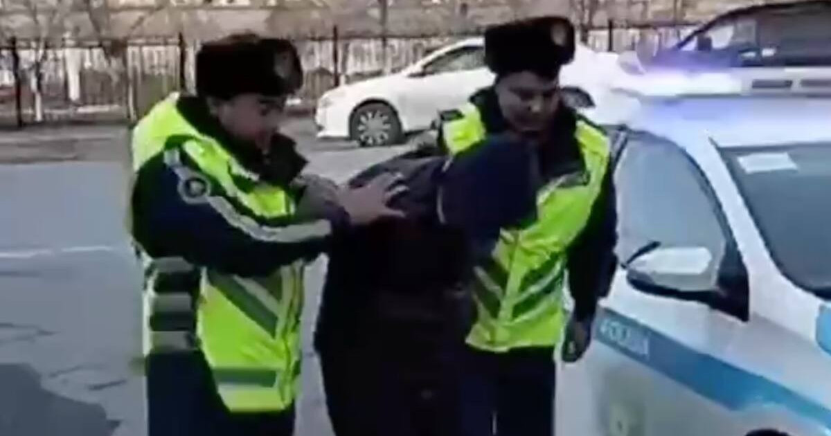 Қызылорда тұрғыны полиция қызметкеріне пышақ ала жүгірген (ВИДЕО)