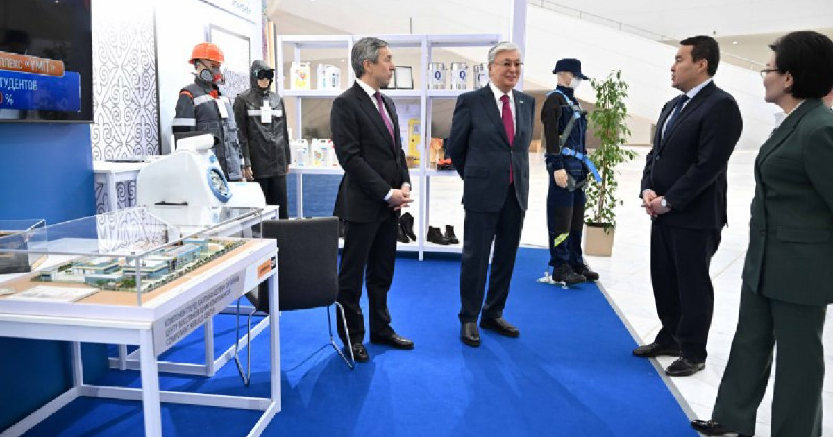 Президент отандық компаниялардың өнімдері қойылған көрмемен танысты