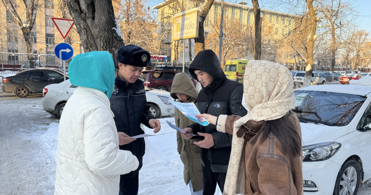 «Жастар Рухы» жастар қанатының еріктілері жолда қалған жүргізушілерге ыстық шәй ұсынды