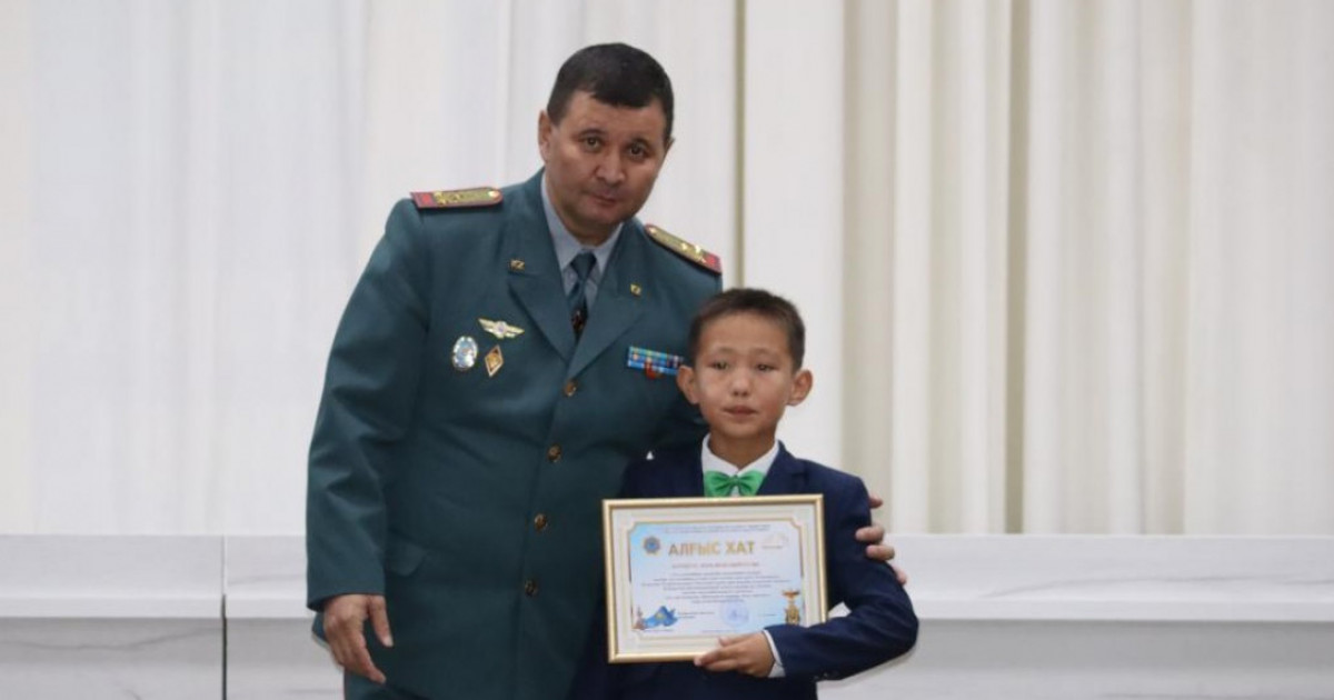 10 жастағы бала дәретханаға түсіп кеткен бауырын құтқарып қалды