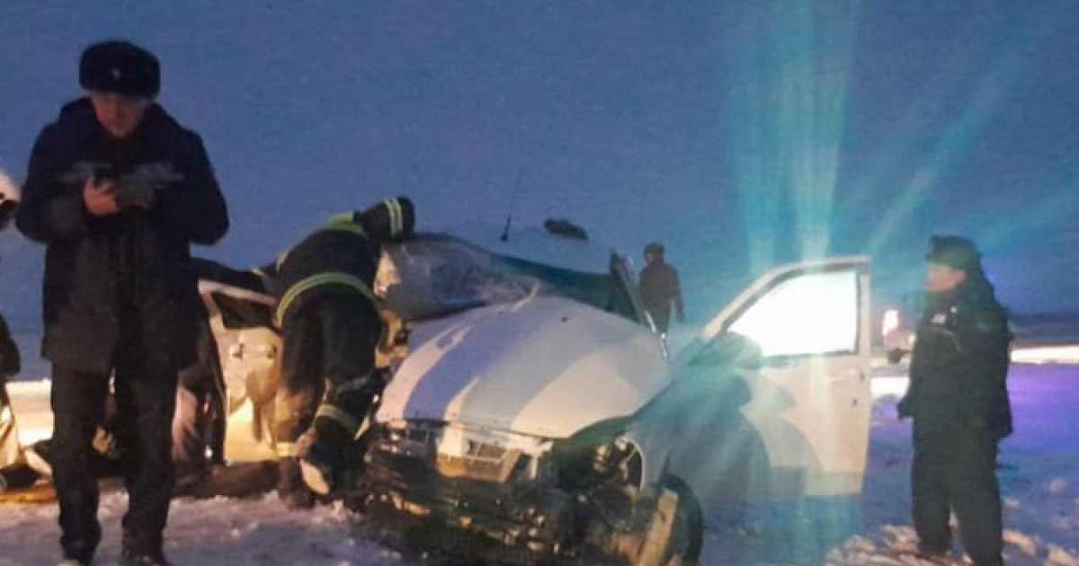 Павлодар облысында жол апаты салдарынан көлікке қыстырылып қалған үш адам құтқарылды